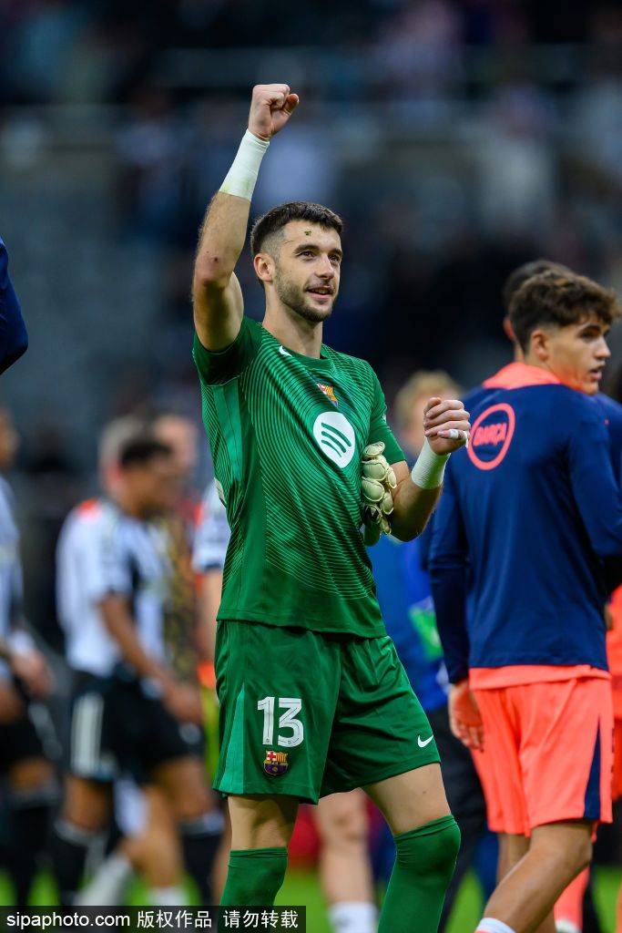 欧冠小组赛焦点:曼城与巴萨的战术博弈与球星对决 欧冠小组赛焦点:曼城与巴萨的战术博弈与球星对决