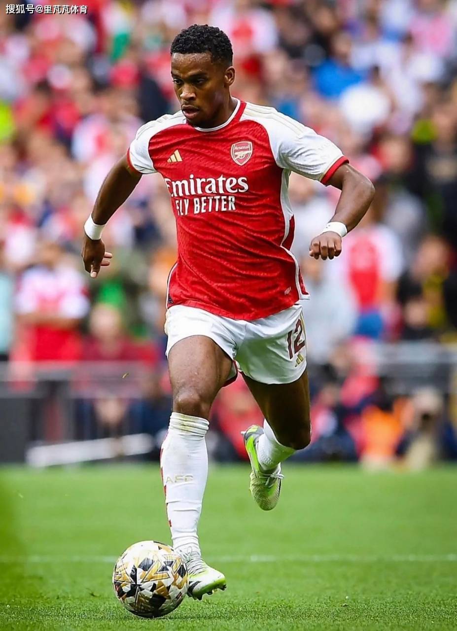 太出色了!阿森纳新人铁卫制霸攻防两端,塔帅争冠奖杯的关键点 太出色了!阿森纳新人铁卫制霸攻防两端,塔帅争冠奖杯的关键点