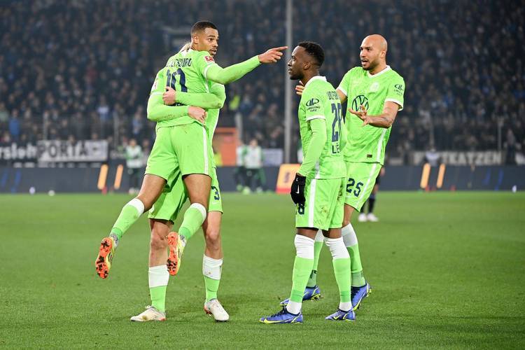 德甲卡位生死战!狼堡 3 主力伤缺死磕斯图加特,欧冠区门票之争谁能抢滩? 德甲卡位生死战!狼堡 3 主力伤缺死磕斯图加特,欧冠区门票之争谁能抢滩?