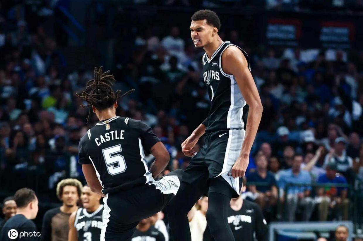 新赛季NBA首秀红黑榜:文班脱胎换骨 大帝烂到家了? 新赛季NBA首秀红黑榜:文班脱胎换骨 大帝烂到家了?